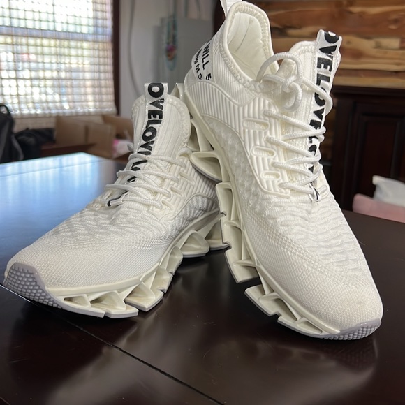 Running shoes - Picture 2 of 8